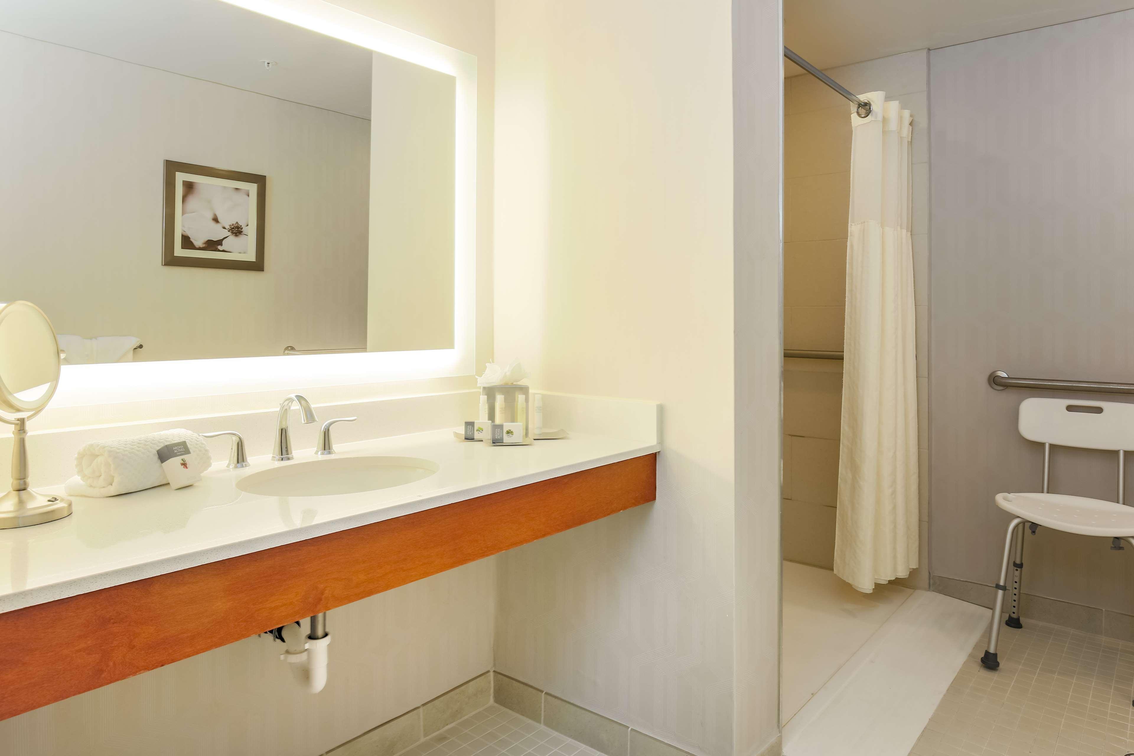 Doubletree By Hilton Atlanta Airport Hotel College Park Eksteriør billede