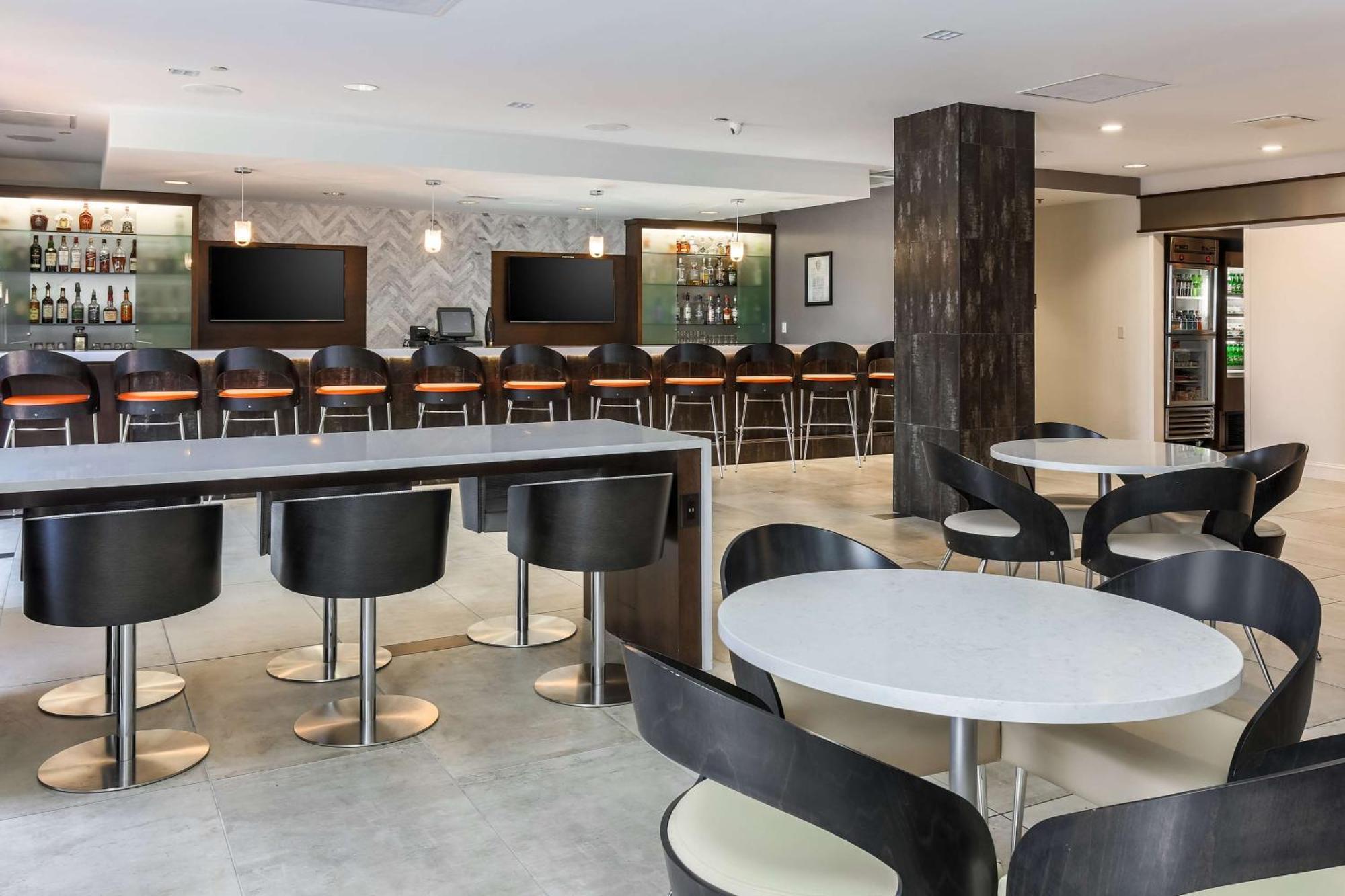 Doubletree By Hilton Atlanta Airport Hotel College Park Eksteriør billede