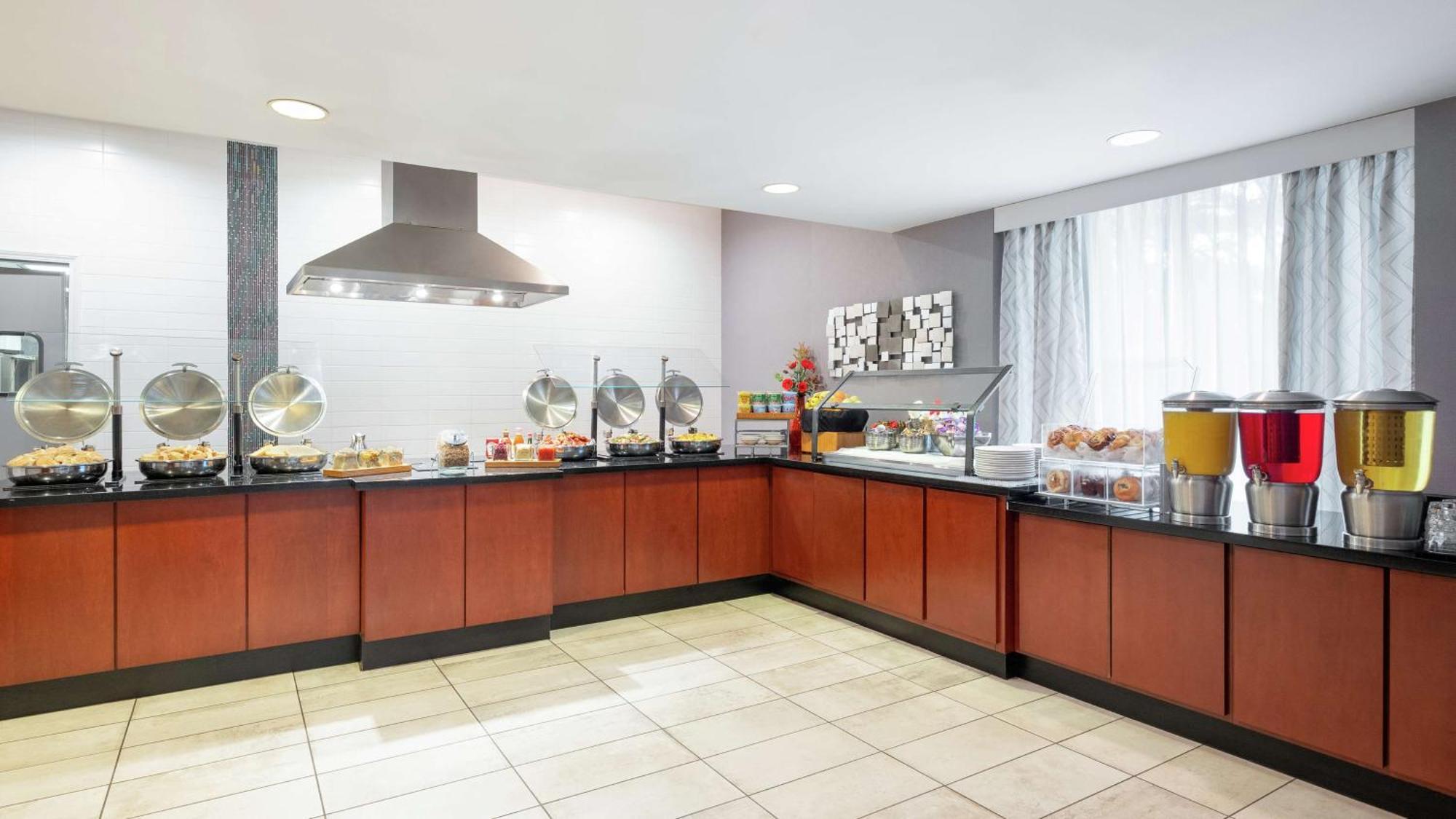 Doubletree By Hilton Atlanta Airport Hotel College Park Eksteriør billede